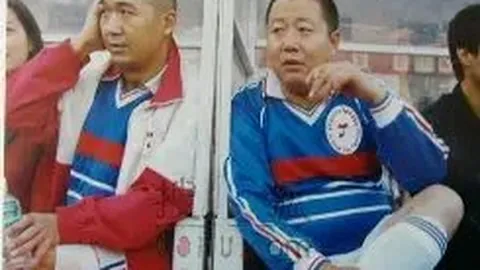 【全运足球风云际会】浙江新疆男足对决抽签仪式：奇幻塑料球启幕，竞猜抽签先后悬念揭晓！